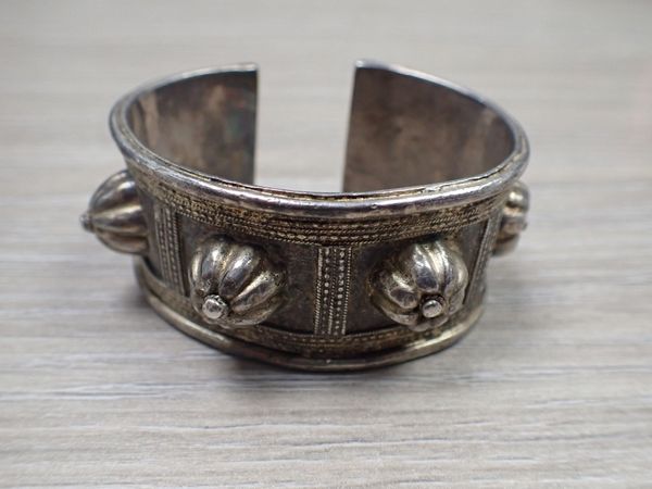 AN INDIAN SILVER BANGLE