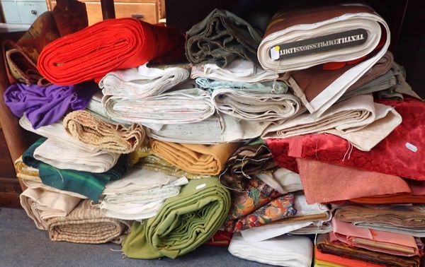 A LARGE QUANTIY OF VINTAGE AND RETRO FABRICS