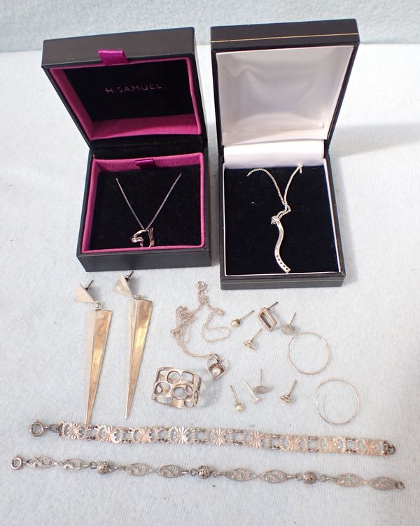 A COLLECTION OF MARKED SILVER JEWELLERY