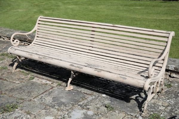 A VICTORIAN CAST IRON AND SLATTED WOOD GARDEN BENCH,