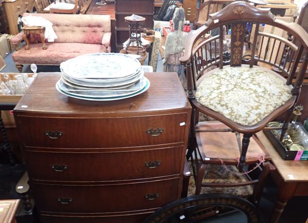 AN EDWARDIAN MAHOGANY CORNER CHAIR