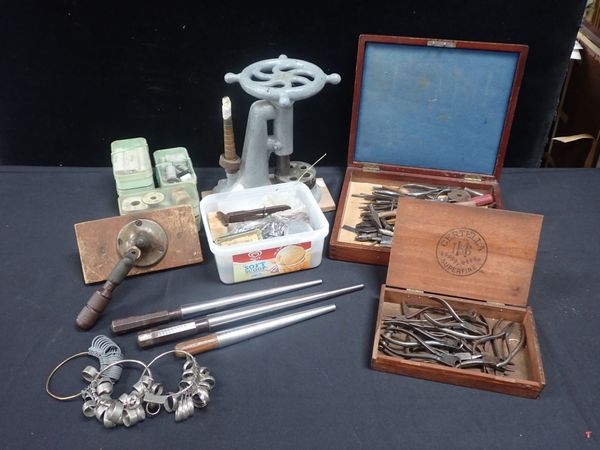 A QUANTITY OF WATCH AND JEWELLERY TOOLS