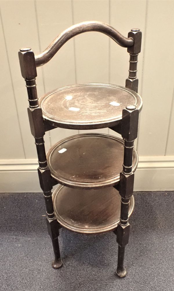 A 1920S OAK CAKE STAND