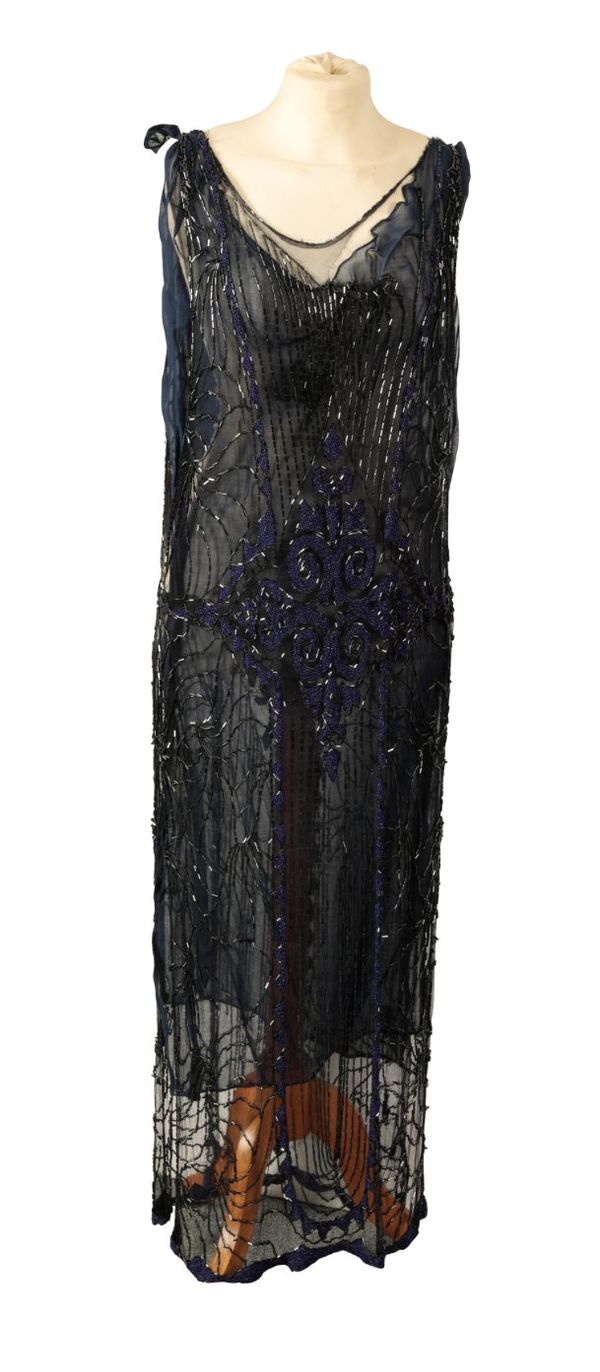 A 1920'S BEADED FLAPPER DRESS