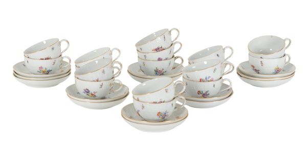 A 20TH CENTURY MEISSEN PORCELAIN PART TEA SERVICE