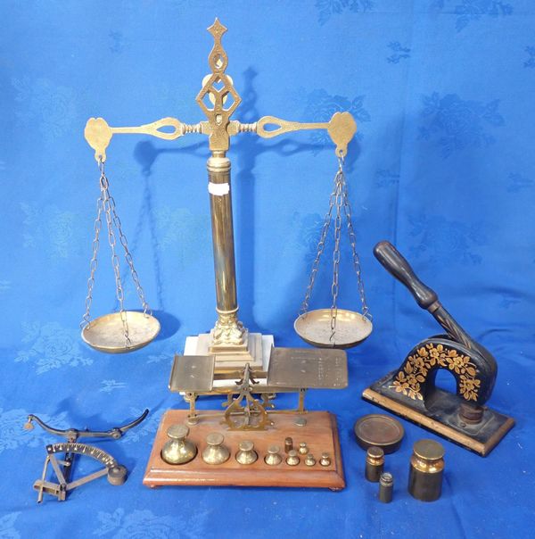 A SET OF POSTAL SCALES WITH WEIGHTS
