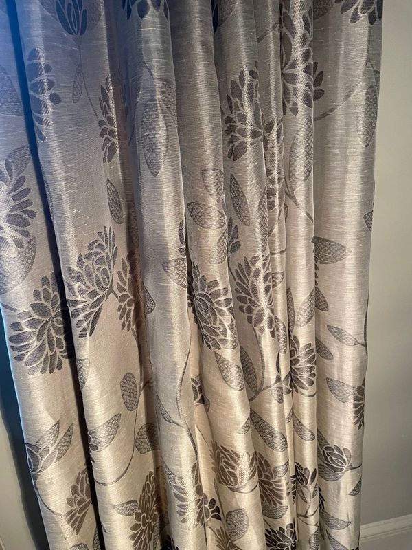 TWO PAIRS OF FLORAL BROWN AND CREAM SATIN CURTAINS AND POLE