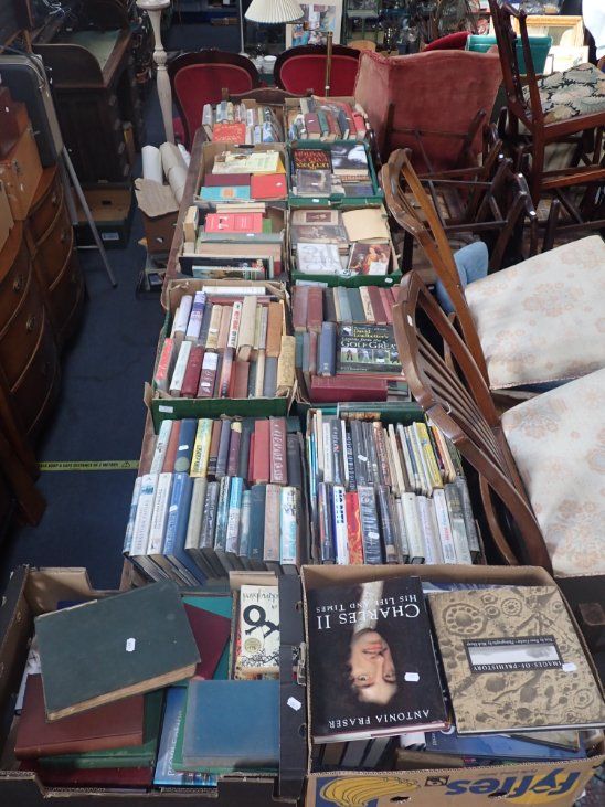 A LARGE COLLECTION OF MISCELLANEA BOOKS