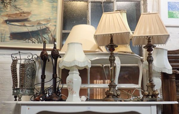 A PAIR OF BAROQUE STYLE LAMPS, OTHER LAMPS AND SHADES