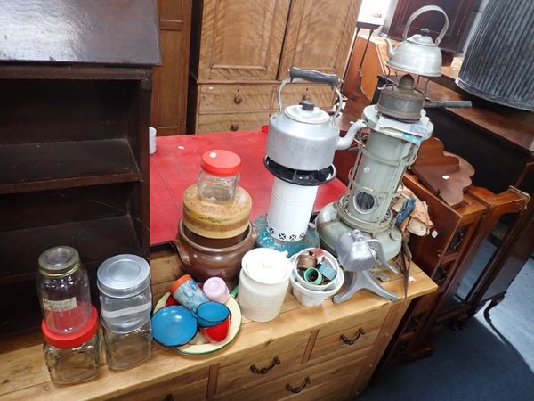 A COLLECTION OF VINTAGE HEATERS AND KITCHENALIA