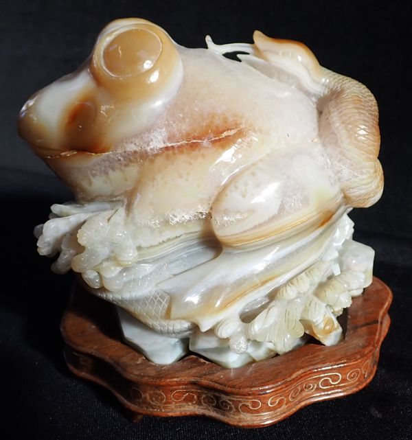 A CARVED 'JADE' FROG, ON HARDWOOD STAND