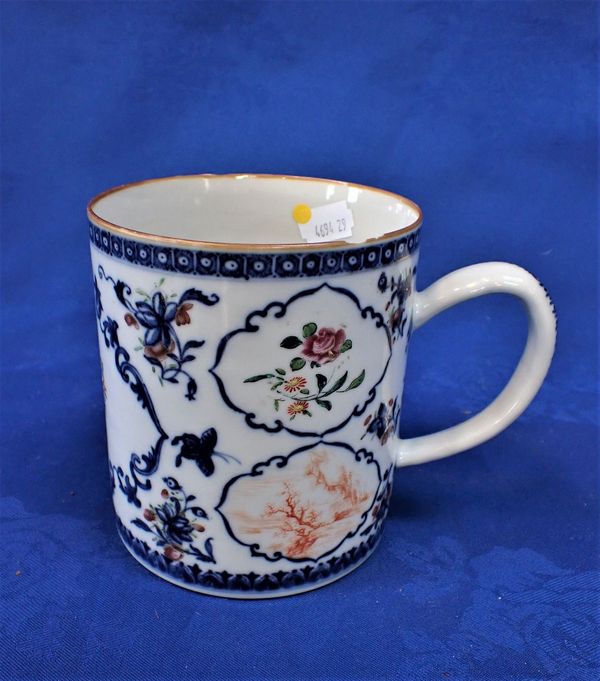 A LARGE CHINESE EXPORT MUG, WITH ARMORIAL