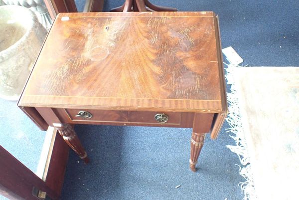 A REPRODUCTION OCCASIONAL TABLE WITH DROP FLAPS