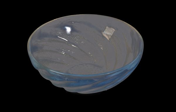 LALIQUE: A 'POISSONS' OPALESCENT GLASS BOWL