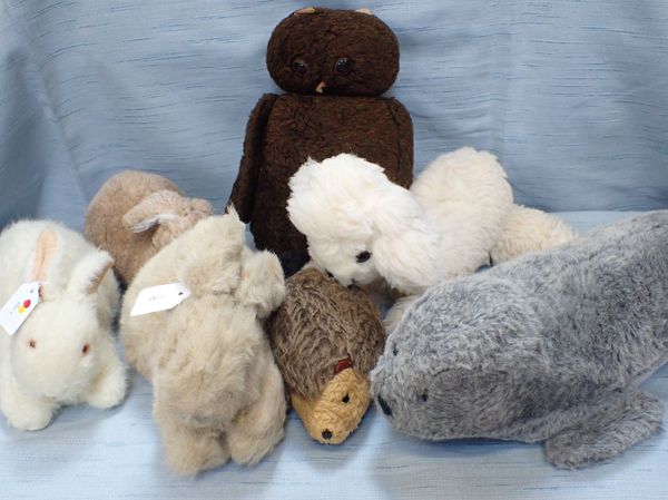 A COLLECTION OF ALRESFORD SOFT TOYS