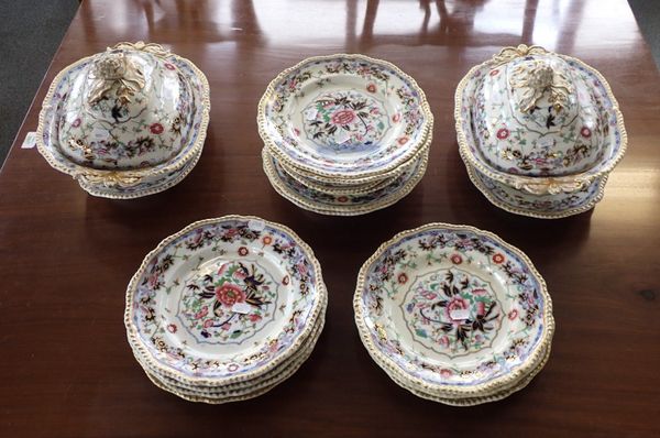 A WORCESTER PART DINNER SERVICE OF IMARI PATTERN