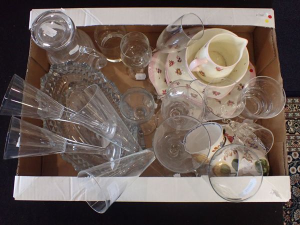 A COLLECTION OF CERAMICS AND GLASSWARE