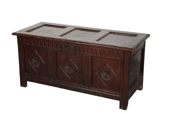 A 17TH CENTURY OAK COFFER,