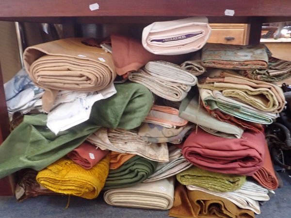 A LARGE QUANTITY OF VINTAGE AND RETRO FABRICS