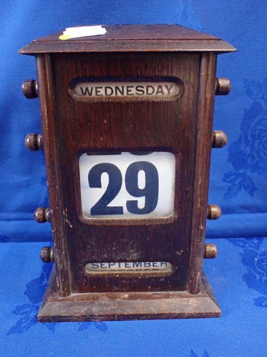 AN EARLY 20TH CENTURY OAK-CASED PERPETUAL CALENDAR