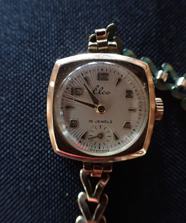 A 9CT  GOLD 'ELCO' LADIES WRISTWATCH