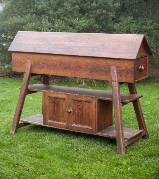 A LARGE EDWARDIAN PITCH PINE SADDLE HORSE