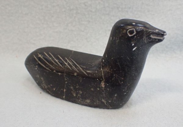 A SMALL  INUIT CARVING OF A STYLISED SEA BIRD