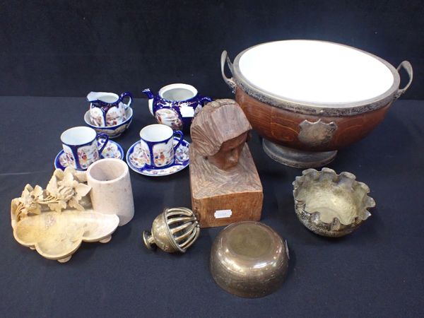 AN OAK AND PLATED MOUNTED CIRCULAR FRUIT BOWL