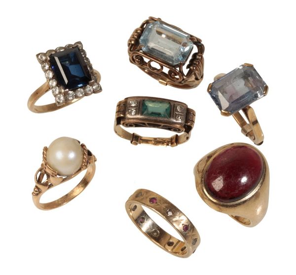 A COLLECTION OF DRESS RINGS