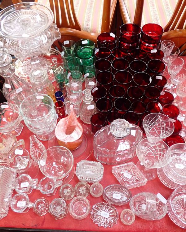 A QUANTITY OF GLASSWARE AND COSTUME JEWELLERY