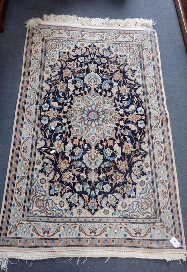 AN ISFAHAN RUG