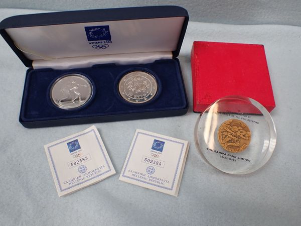 A PAIR OF CASED SILVER PROOF ATHENS 2004 MEDALS