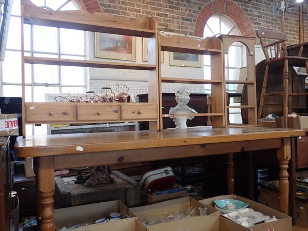 A PINE KITCHEN TABLE WITH TURNED LEGS