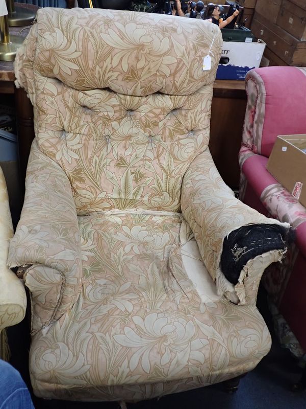 A GOOD QUALITY VICTORIAN COUNTRY HOUSE ARMCHAIR