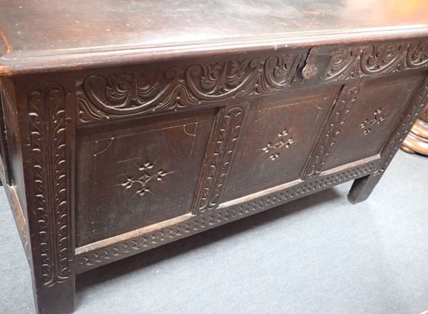 EARLY 19TH CENTURY PANELLED OAK COFFER