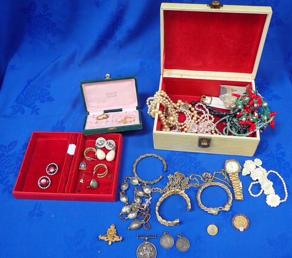 A COLLECTION OF COSTUME  JEWELLERY