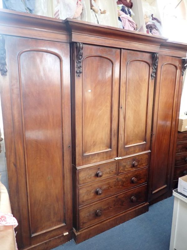 A VICTORIAN MAHOGANY WARDROBE