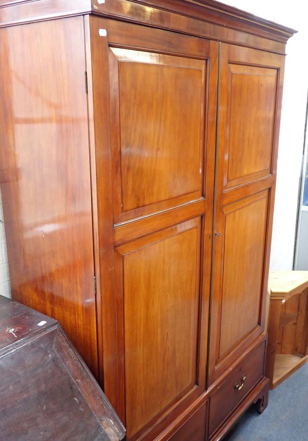 AN EDWARDIAN MAHOGANY WARDROBE