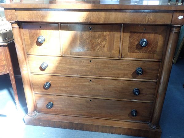 A VICTORIAN MAHOGANY 'SCOTCH' CHEST OF DRAWERS