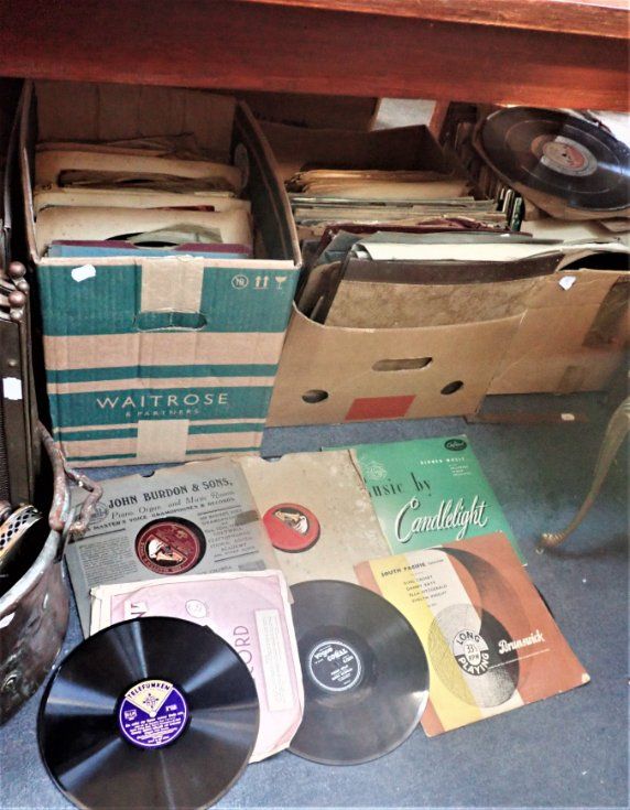 A QUANTITY OF 78 RPM GRAMOPHONE RECORDS