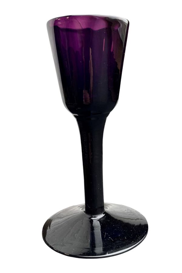 AN 18TH CENTURY AMETHYST WINE GLASS