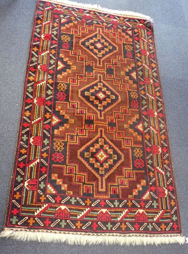 MODERN PERSIAN STYLE RUG WITH GEOMETRIC DESIGN