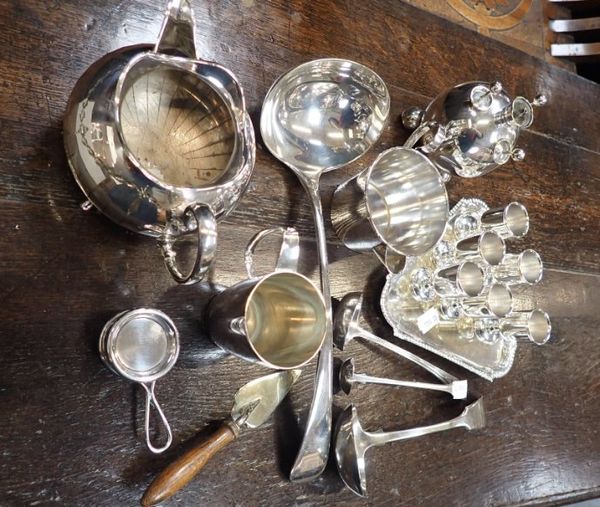 A COLLECTION OF SILVER PLATED ITEMS