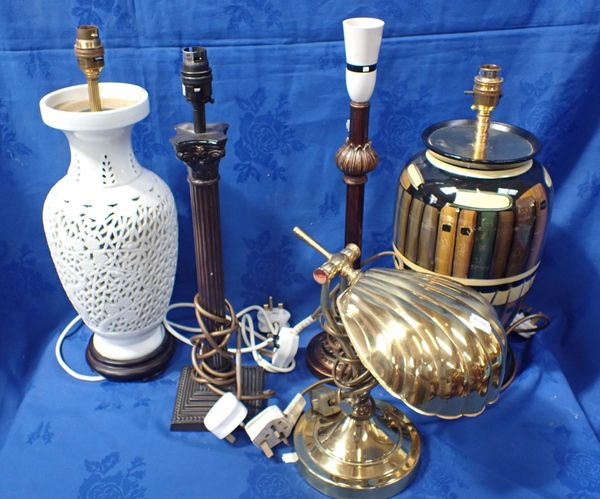 A COLLECTION OF MIXED TABLE LAMPS