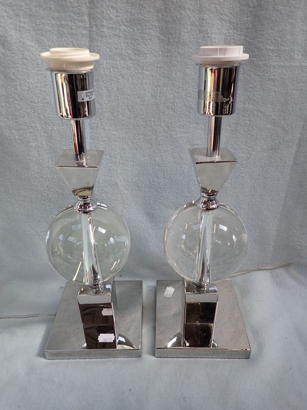 A PAIR OF CONTEMPORARY CHROME AND GLASS TABLE LAMPS