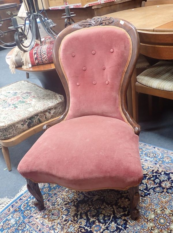 A VICTORIAN SPOON-BACK CHAIR