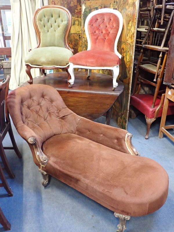 A VICTORIAN CHAISE LONGUE