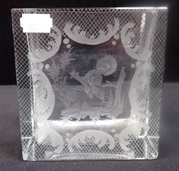 A CUT GLASS WHEEL ENGRAVED VASE VASE