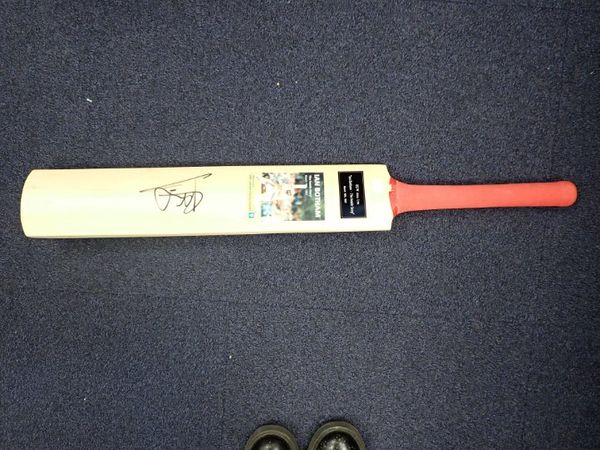 IAN BOTHAM, A SIGNED CRICKET BAT, 1997