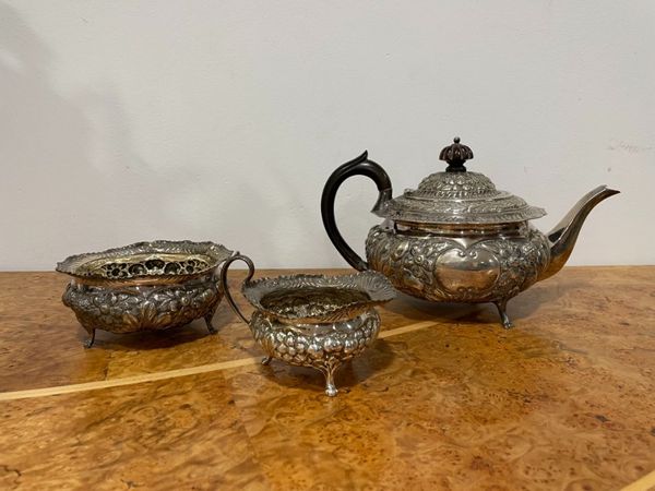 A THREE PIECE SILVER TEA SET